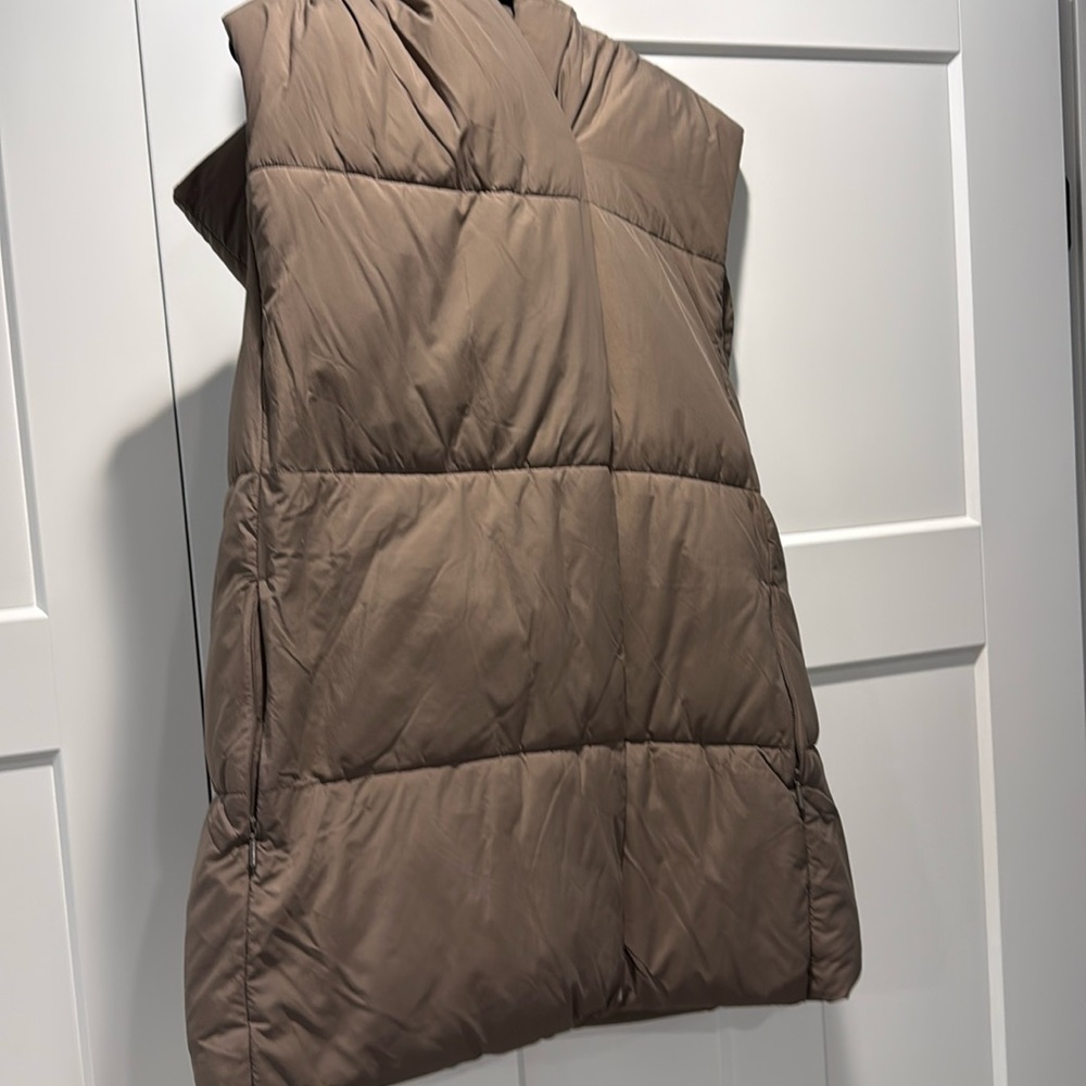 Gap puffer vest with hood